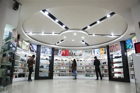 perfume world banani dhaka.